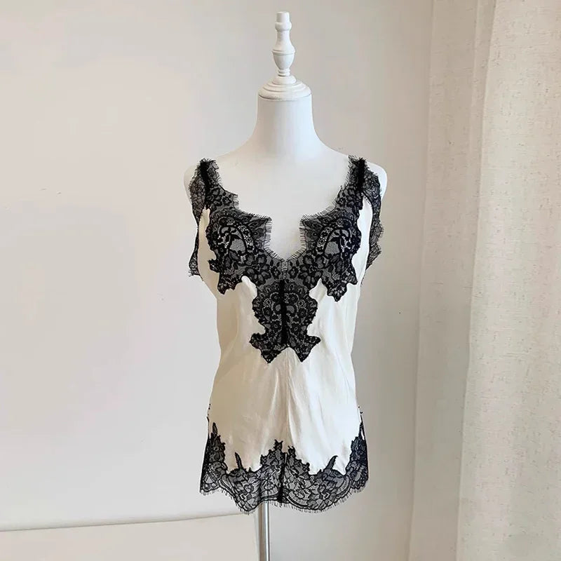 TWOTWINSTYLE Colorblock Slimming Fashion Vest for Women V Neck Sleeveless Patchwork Lace Temperament Tops Female Clothing New
